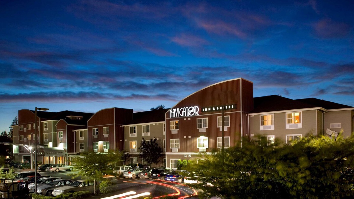 Holly Hotel | Executive Residency by Best Western Navigator Inn & Suites