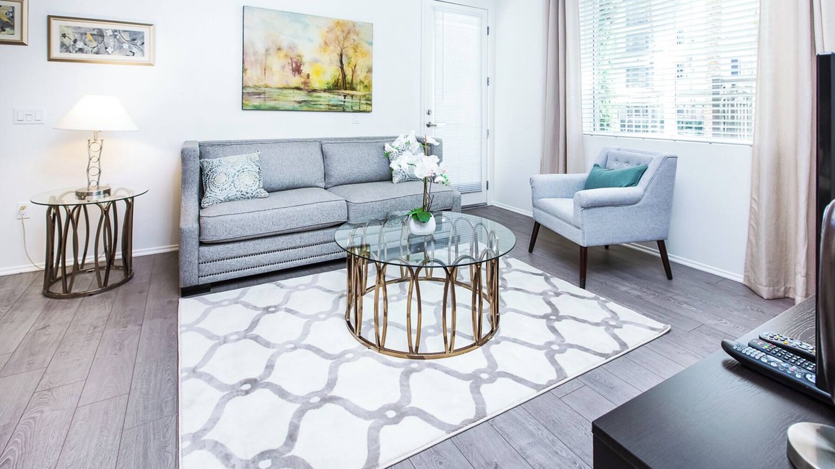 Airport Area Apartment | Executive Retreat: Modern Comfort and Style in Peaceful Neighborhood Esca #19