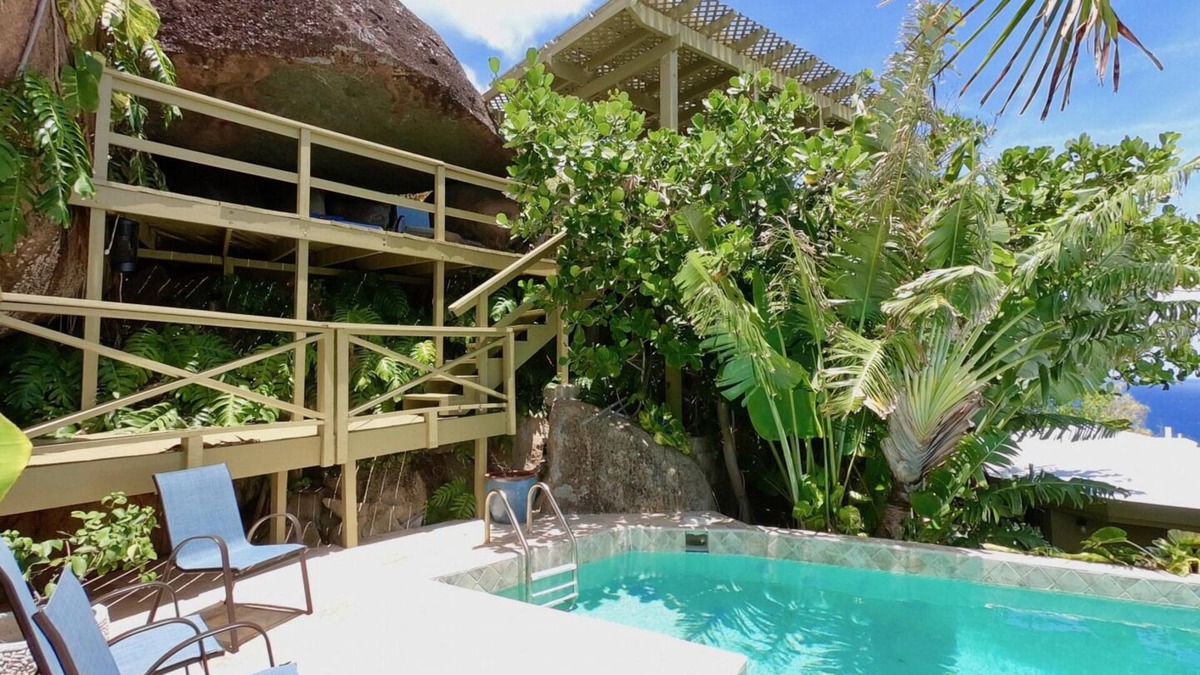 Peterborg Villa | Executive Retreat- Near Magen's Beach.