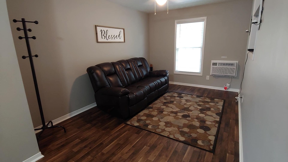 Bluewell Apartment | Executive Short-Term Rental 2-Bed 1-Bath Pets Allowed