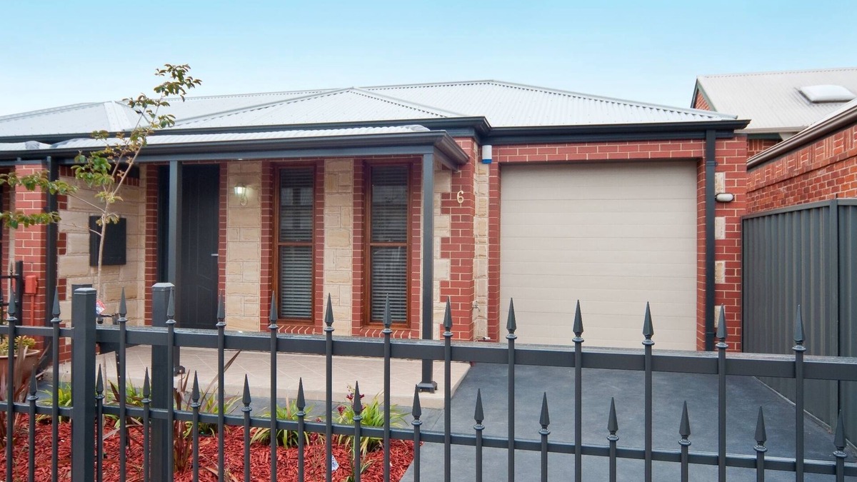 Glenelg North House | Executive single house as a new 3-bedroom home