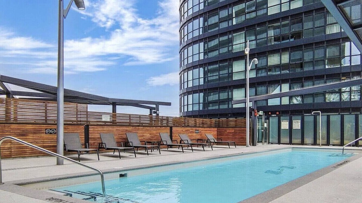 St. James Town House | Executive Stay - Gym - Pool