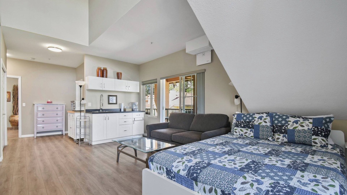 Quail Ridge Apartment | Executive Studio With Vaulted Ceilings - 314B
