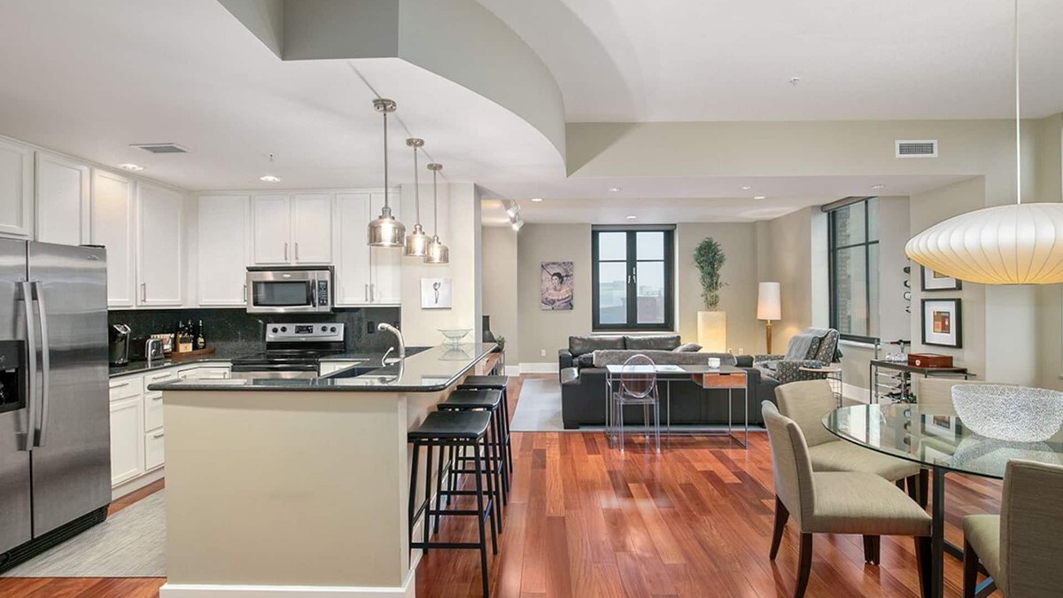 Heartside Condo | Executive style condo on the strip