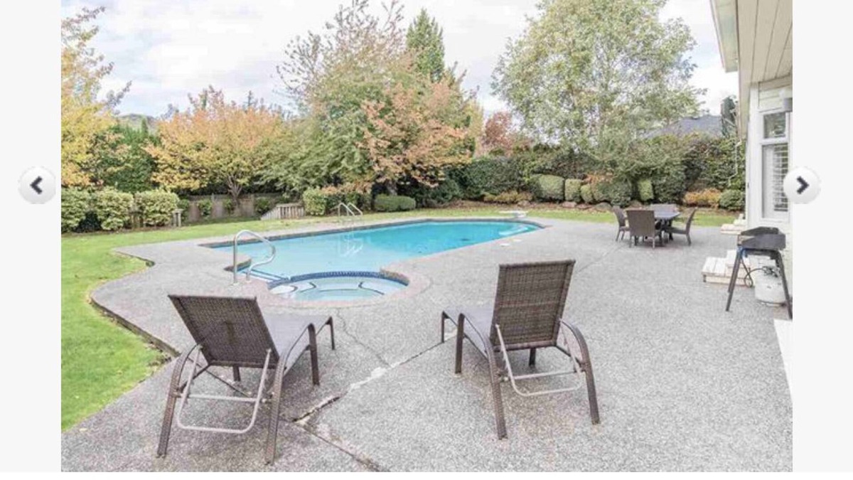 Surrey Newton House | Executive style triple garage 5 bedroom house