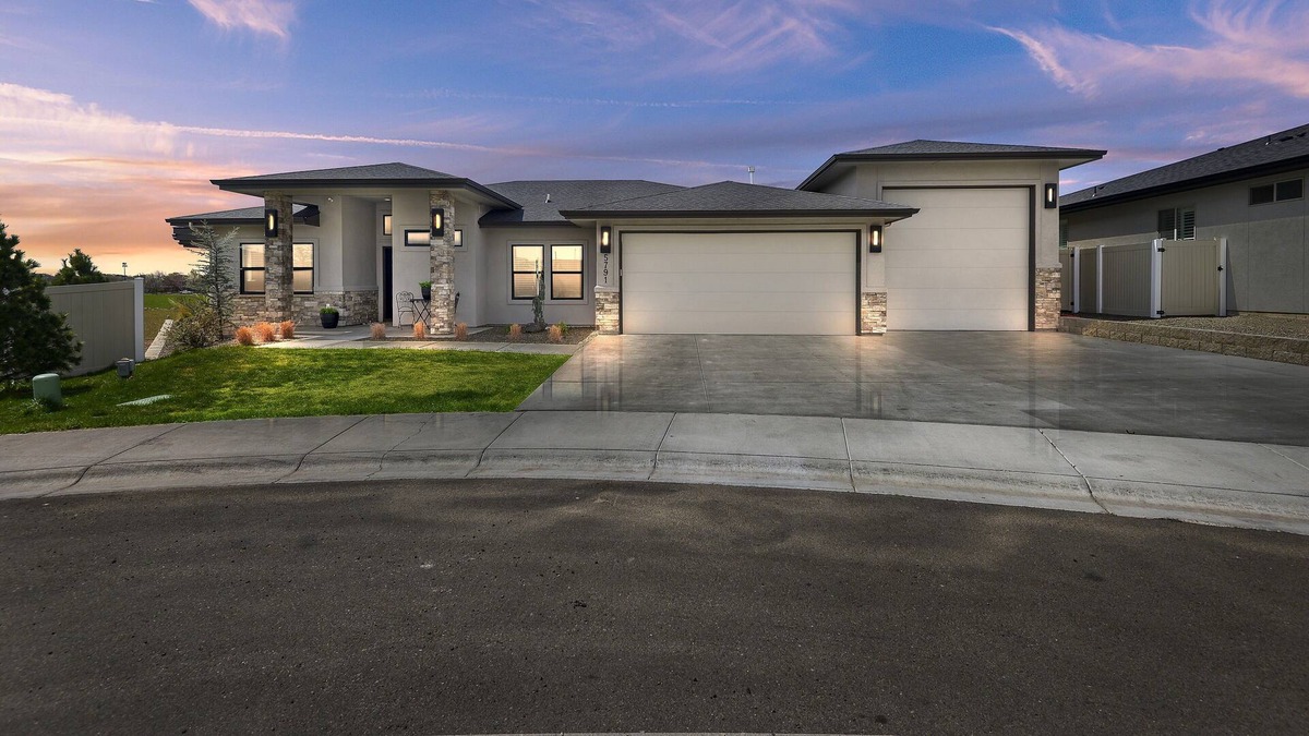 Southwest Ada County Alliance House | Executive Suite Home w Easy Freeway Access
