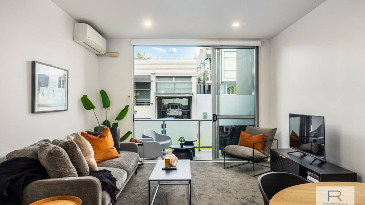 Freemans Bay Apartment | Executive Townhouse Auckland by Furnished Rentals