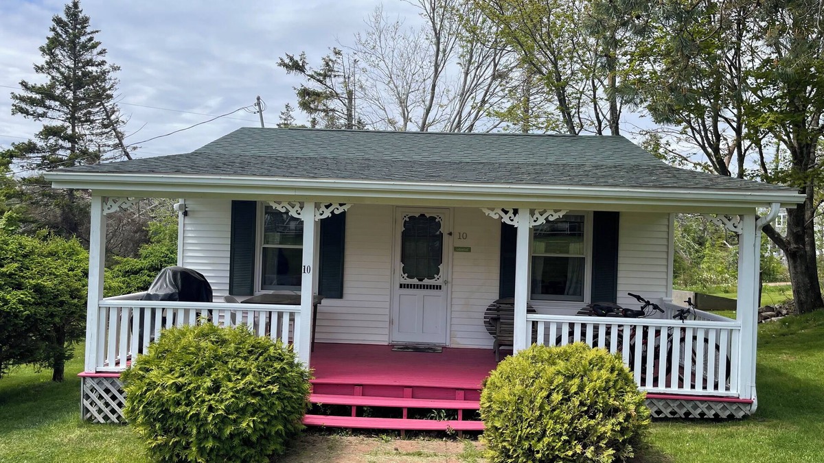 Stanhope Cottage | Executive Two-Bedroom Cottage (Cottage 10)