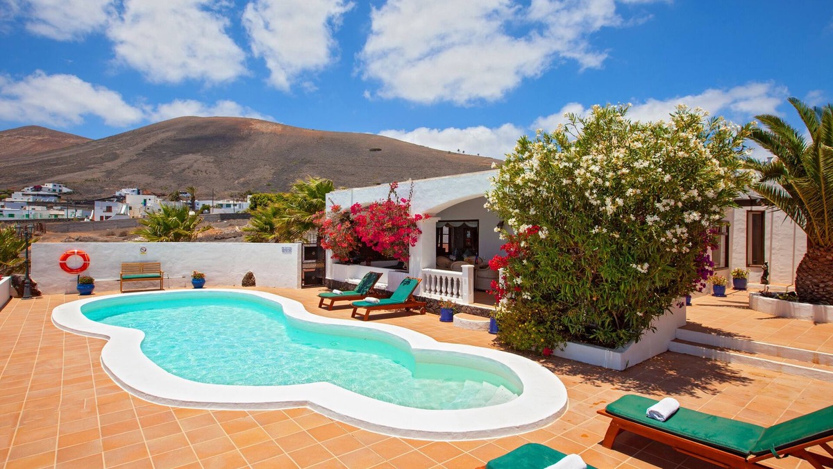La Asomada Villa | EXECUTIVE VILLA DUNE FOR THE MORE DISCERNING HOLIDAYMAKER nr PUERTO DEL CARMEN