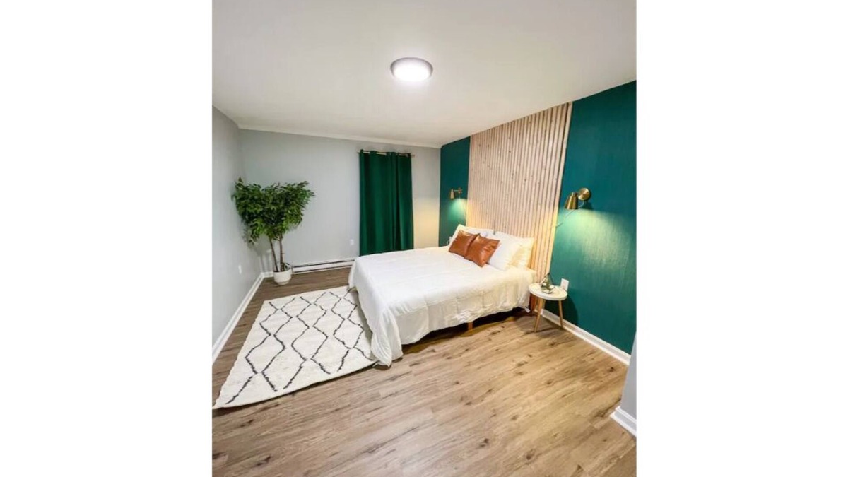 Yalesville Apartment | Exhilarating Emerald & Gold Apt! No cleaning fee