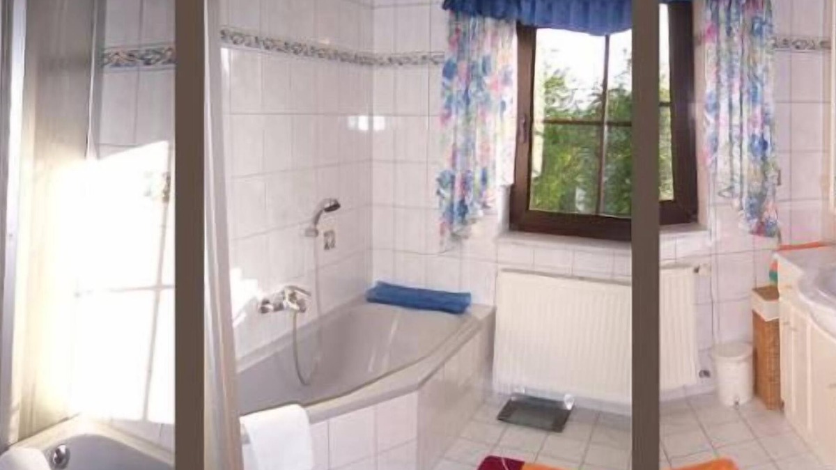 Manglham Apartment | Exklusive, 90qm große FeWo mit 3 Doppelzimmern und einem Balkon