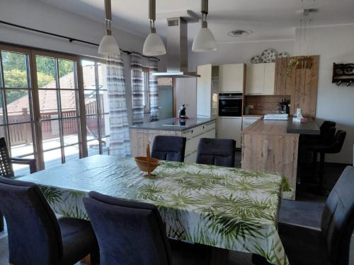 Desselbrunn Apartment | Exklusive Ferienwohnung am Traunfall