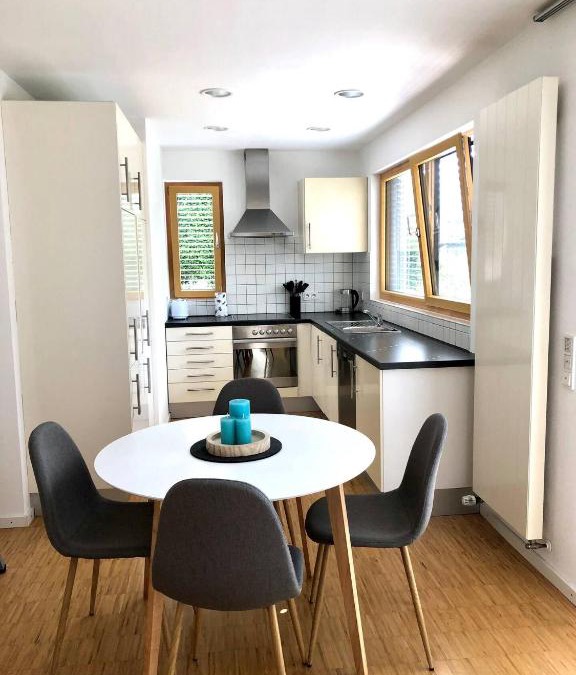 Pfullingen Apartment | Exklusive Ferienwohnung m. Terrasse, ruhig gelegen