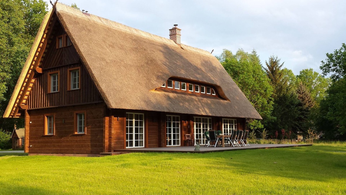 Kolonie House | Exklusive Woodhouse