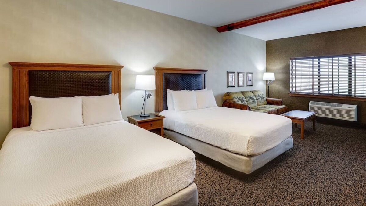 Sioux City Hotel | Expanded 2 Queen, Sofa Sleeper, Stoney Creek Sioux, Parking | 2 Units