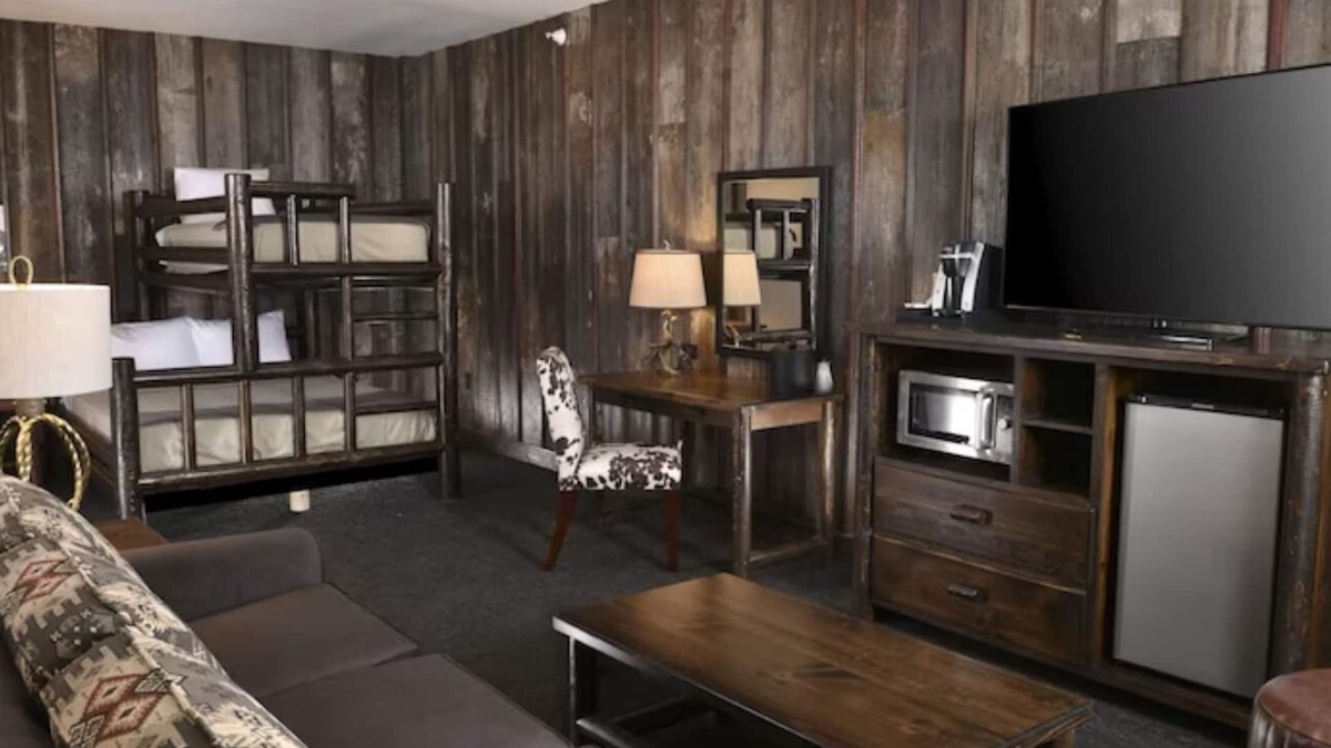 Broken Arrow Hotel | Expanded King Bunk Bed, Stoney Creek Broken Arrow, Living Area, Sofa