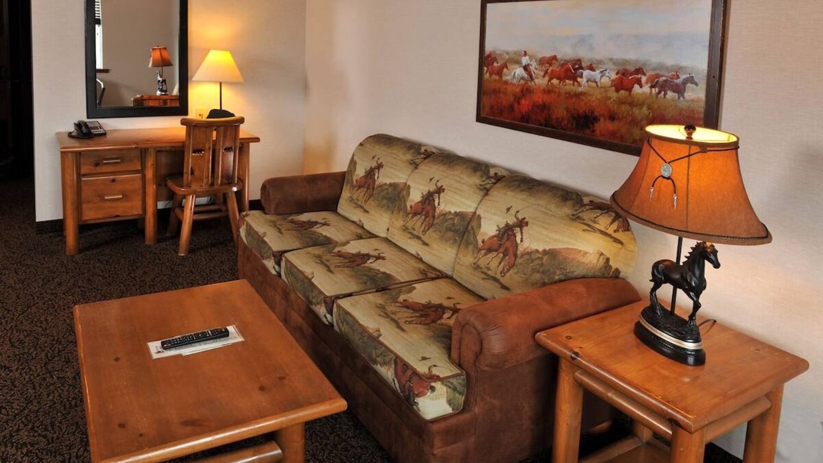 St. Joseph Hotel | Expanded King Bunk Bed, Stoney Creek, Heated Pool, Pets Allowed | 2 Units