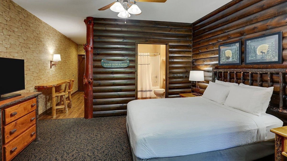 Columbia Hotel | Expanded Queen with Kitchen & Closet! Stoney Creek Columbia | 2 Units