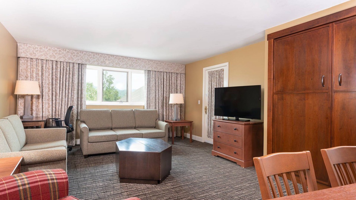 West Dover Condo | Expansive 2BR | Sleeps 10 | Ski-In