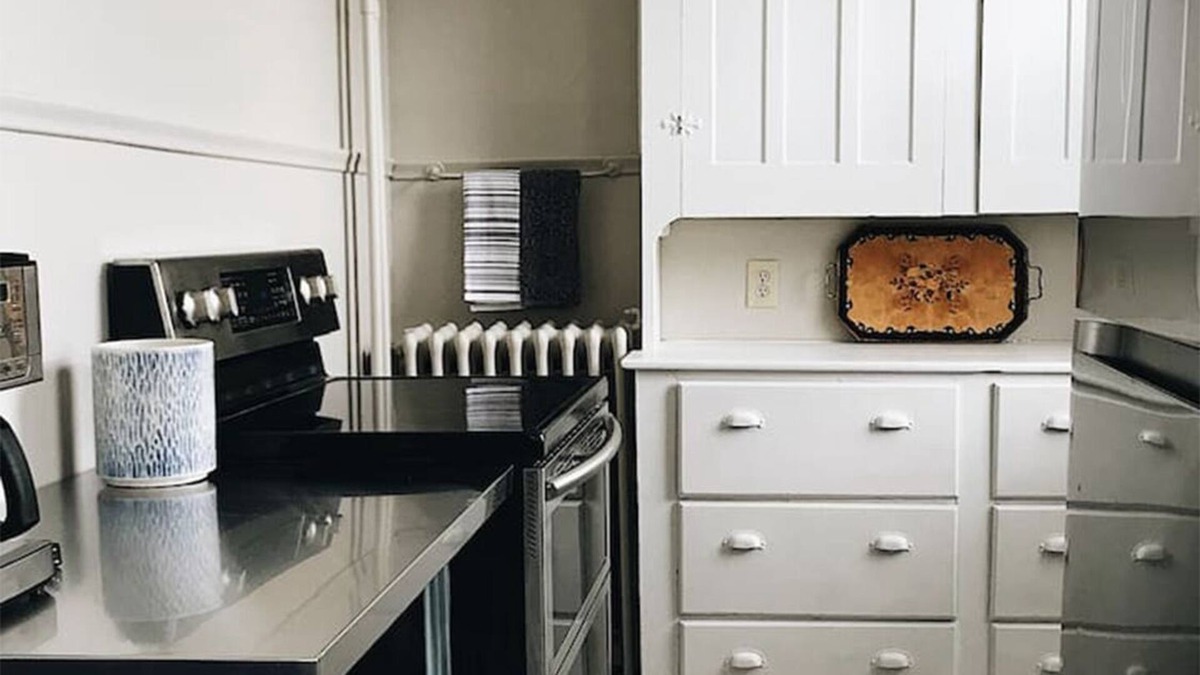 Historic Downtown Bedford Apartment | Expansive 3BR/1.5BA apartment, walking distance to downtown Bedford
