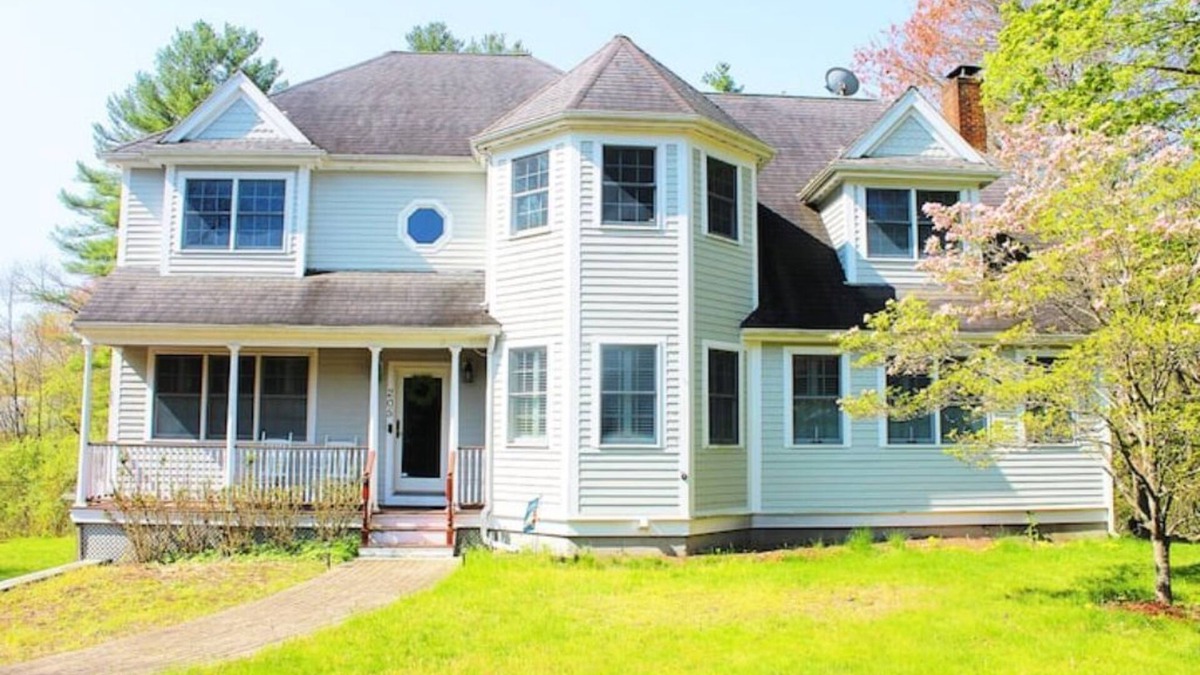 North Pembroke House | Expansive 4 bedroom Boston Area
