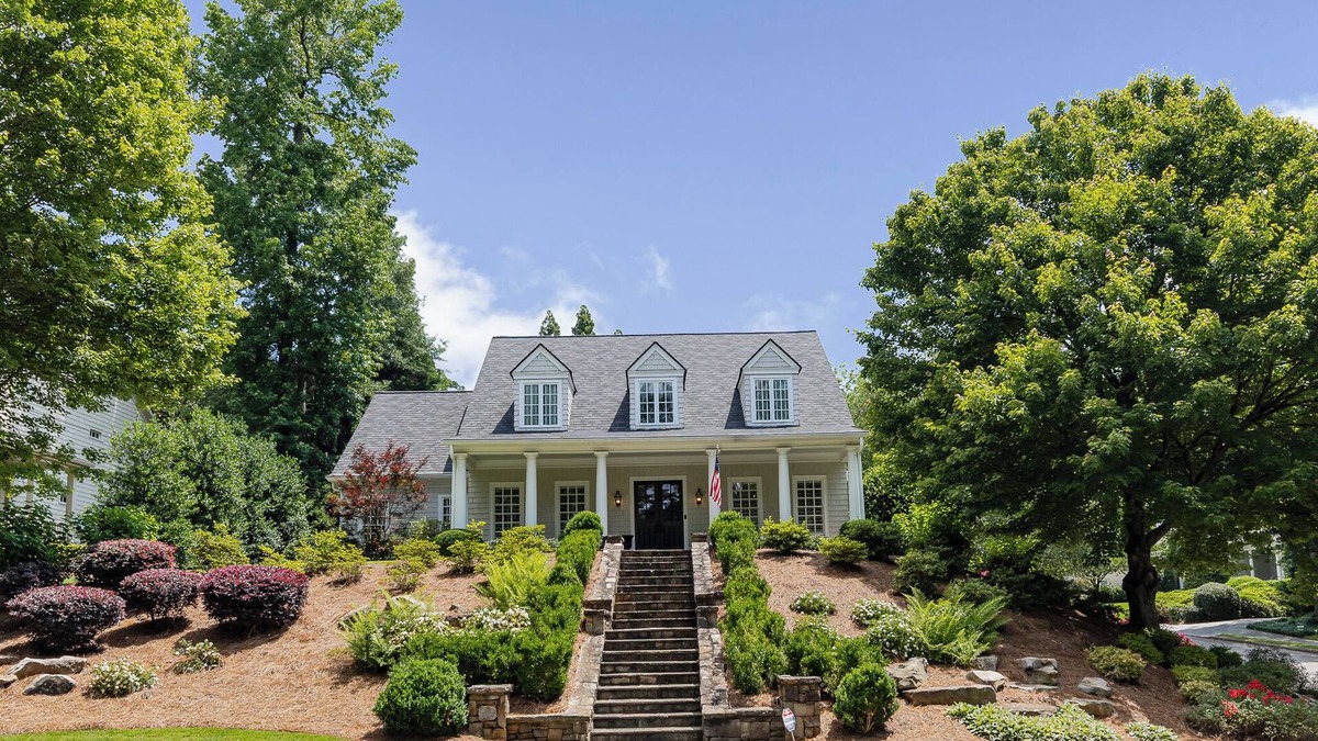 North Buckhead House | Expansive 5BR/7BA home in Buckhead, just 9.8 miles from Mercedes-Benz Stadium. Features a chef’s kitchen, in-law suite, ensuite baths, basement lounge, office, gym, and screened patio. Ideal for families, groups, or traveling fans.