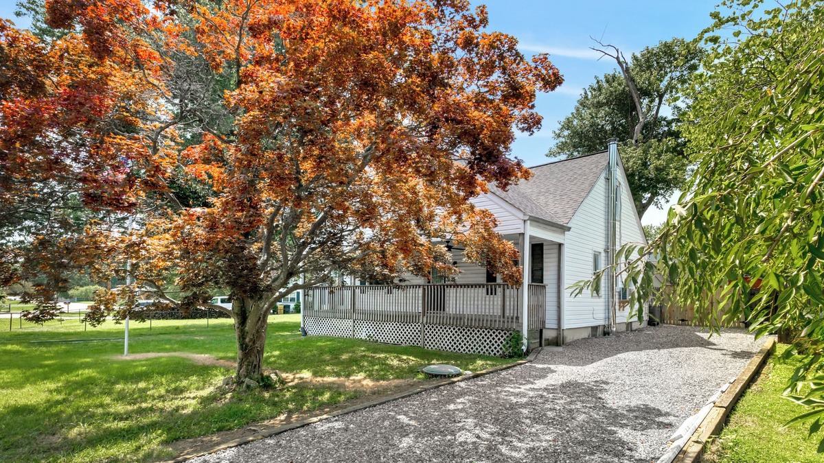 Mayo House | Expansive Beverly Triton Retreat
