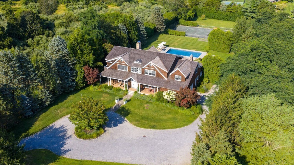 Bridgehampton House | Expansive Bridgehampton Estate on almost 3 acres, Private Pool and Tennis,.