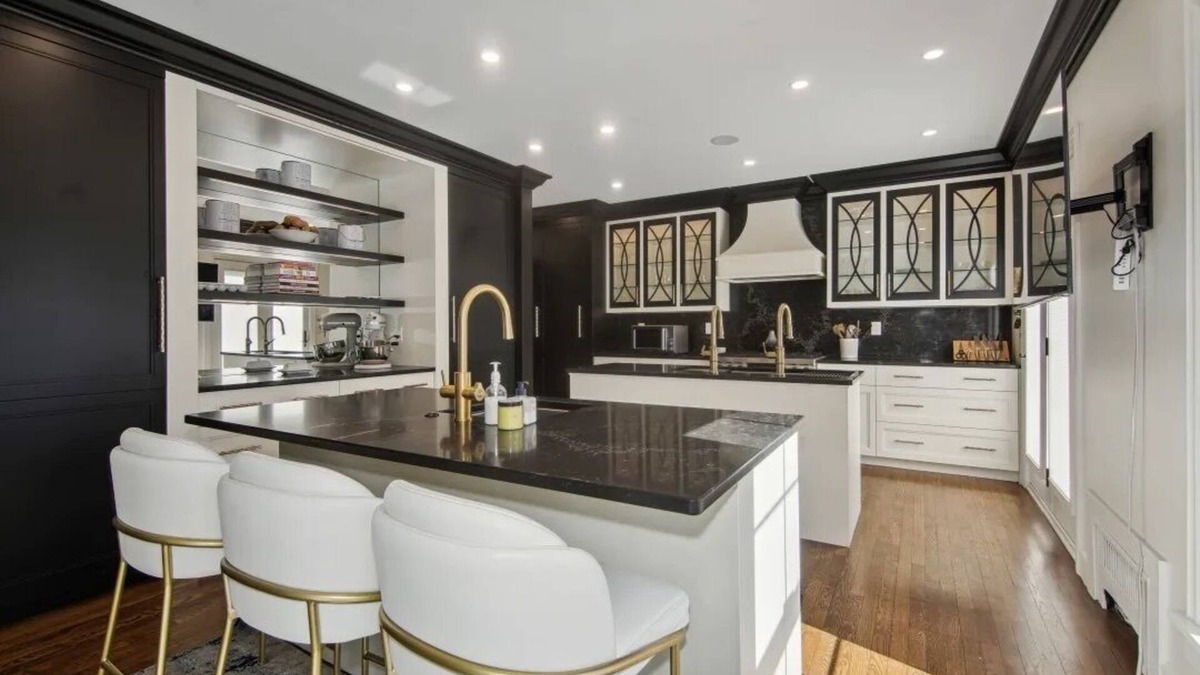 Beachwood House | Expansive, Elegant Escape with Soulful Touches and Serene Vibes