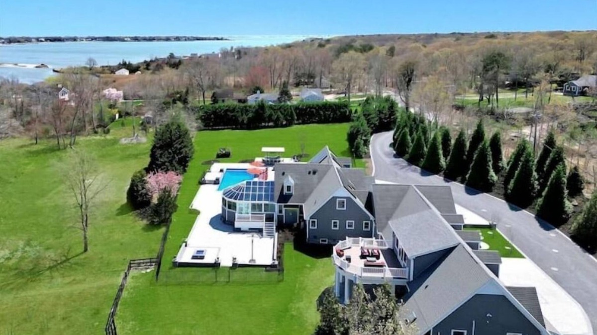 Hampton Bays House | Expansive Hamptons Mansion!