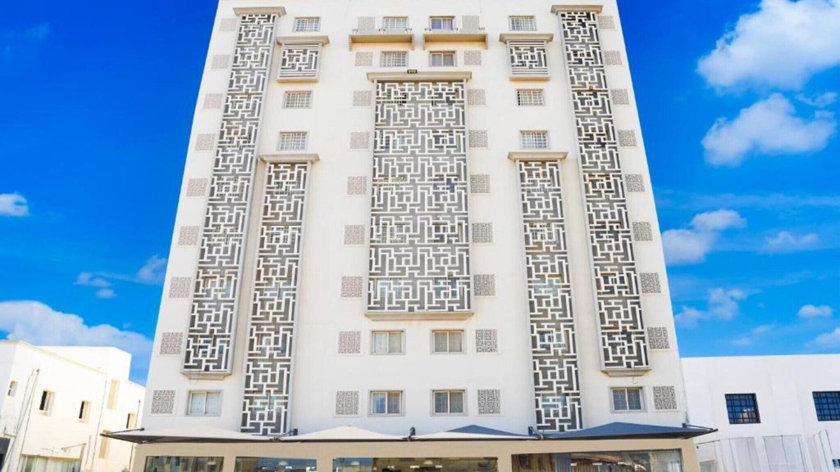 Al Maabilah House | Expansive King Escape | Serenity & Space in Muscat