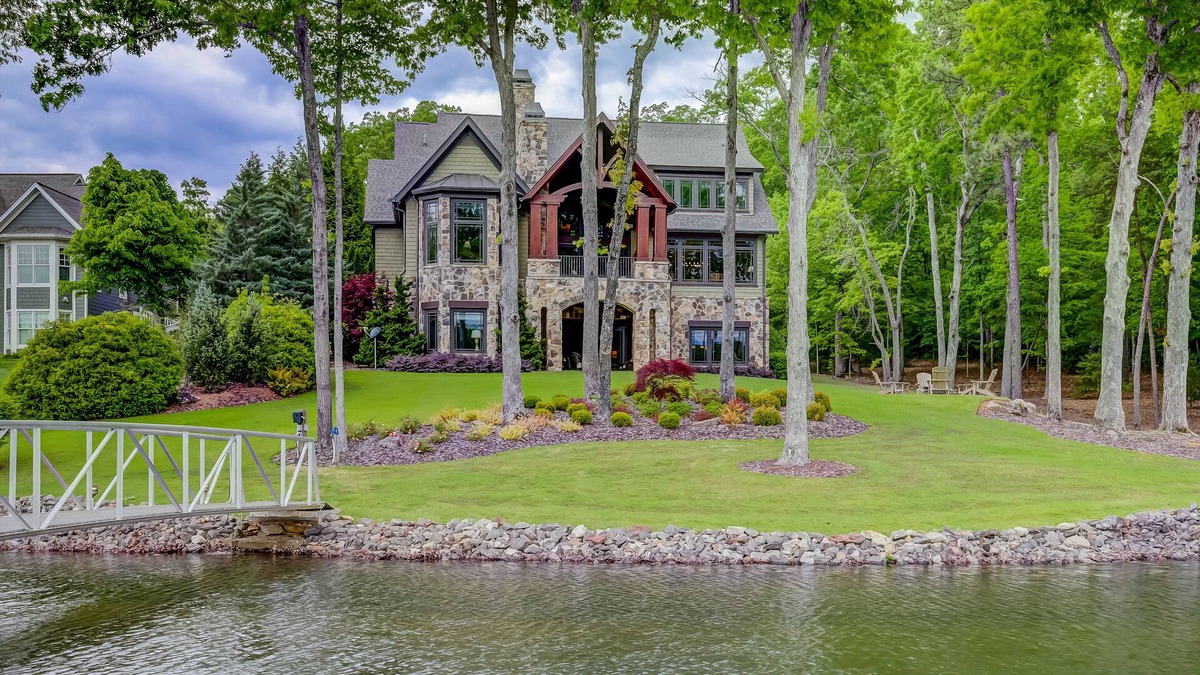 Cedar Cliff House | Expansive lakefront home with high-speed WiFi, pool table & central AC