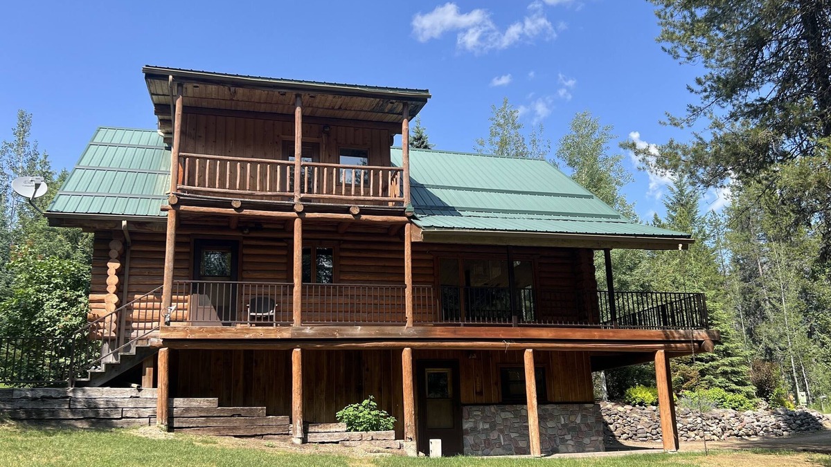 West Glacier Cabin | Expansive Log Home Lodge with Resort Amenities