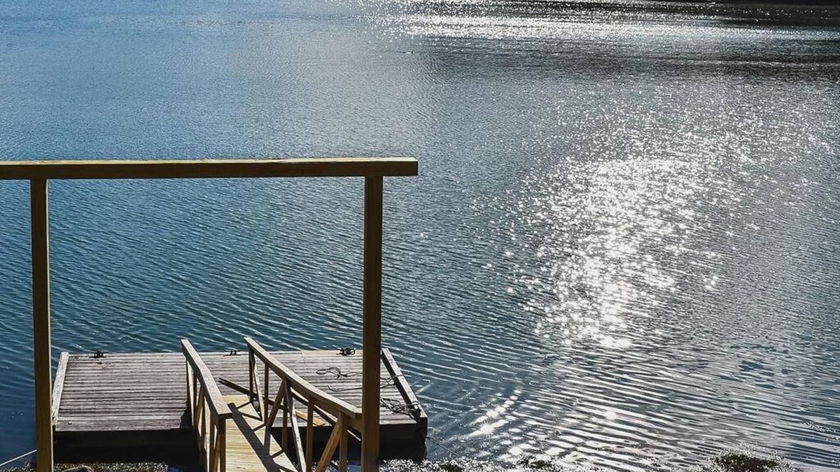 Damariscotta House | Expansive Midcentury Damariscotta River home
