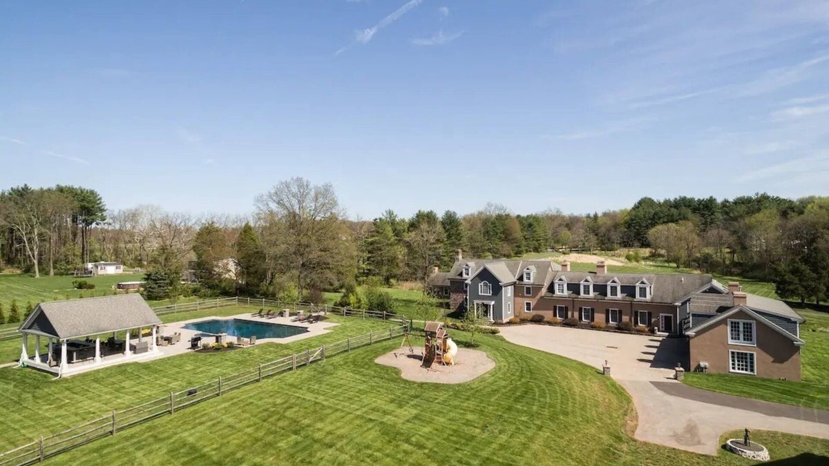 Creamery House | Expansive Modern Farm House On 8 Park-Like Acres