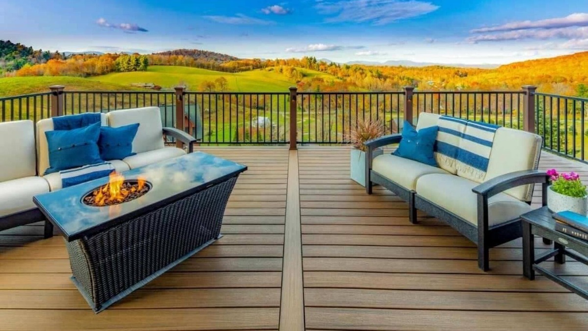 Boone Cabin | Expansive mountain views, Hot Tub, 1 mi to Blue Ridge Pkwy, Chef's Kitchen