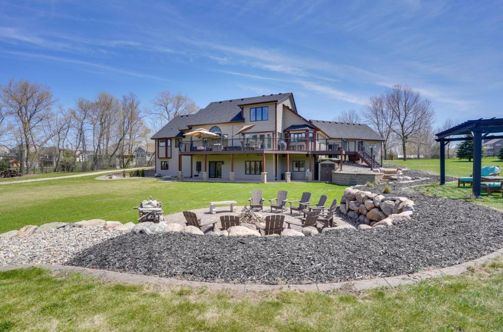 Shakopee House | Expansive Retreat on 5 Acres in Shakopee!