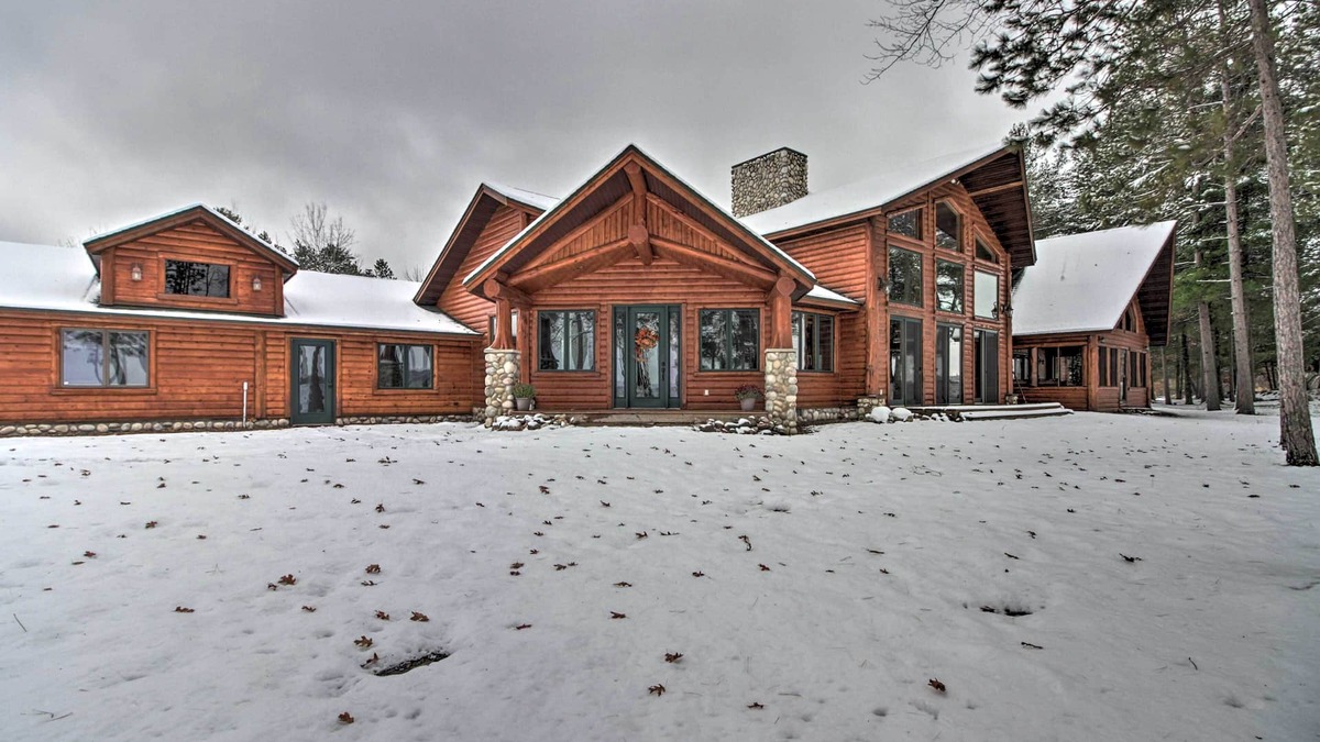 Emily Cabin | Expansive Ruth Lake Home w/Dock, Fire Pit & Beach