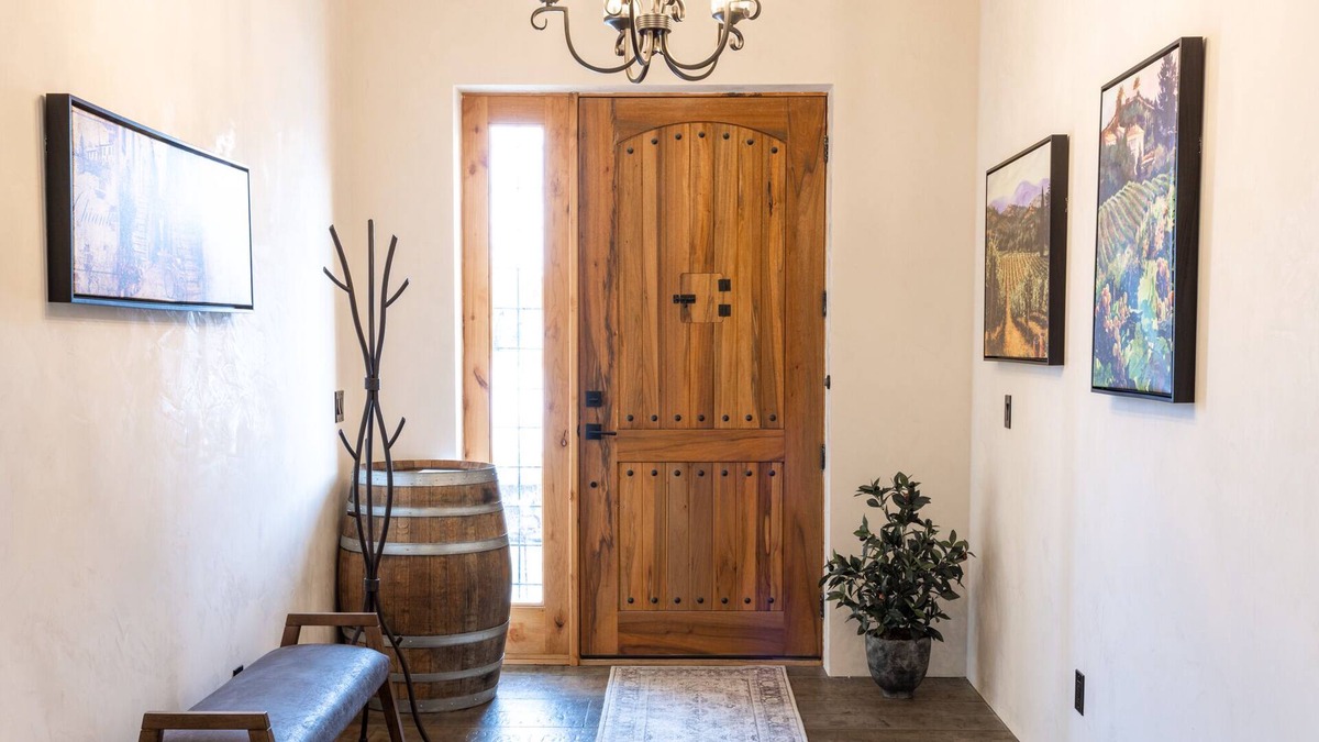 East Wenatchee Villa | Expansive Tuscan Retreat with room to spread out, hang out, unwind and get away!