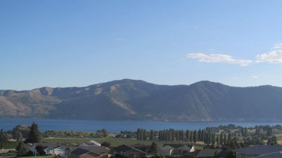 Manson House | Expansive views, hot tub, & kid friendly! Perfect for multiple families!