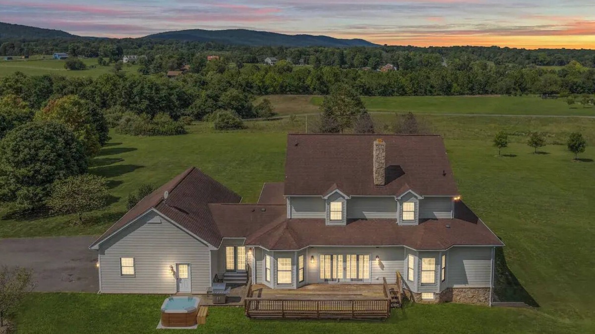 Purcellville House | Expansive Villa w/Hot Tub, Fire Pit, Sleeps 22