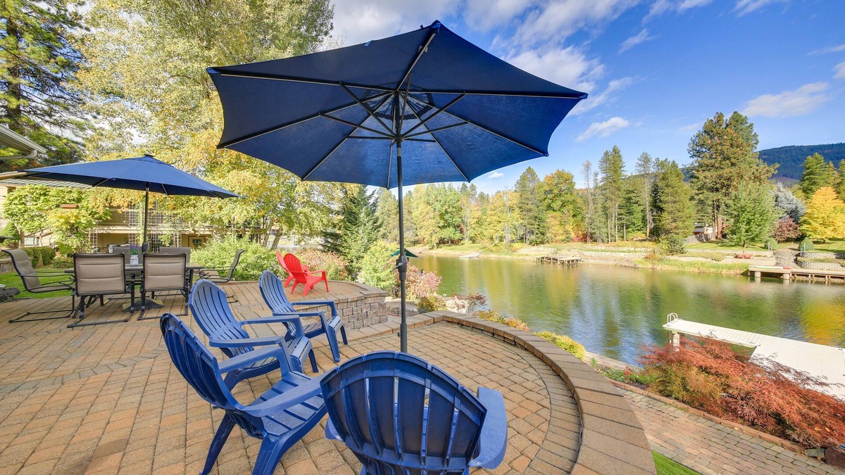 Sagle House | Expansive Waterfront Escape w/Kayaks + SUPs!