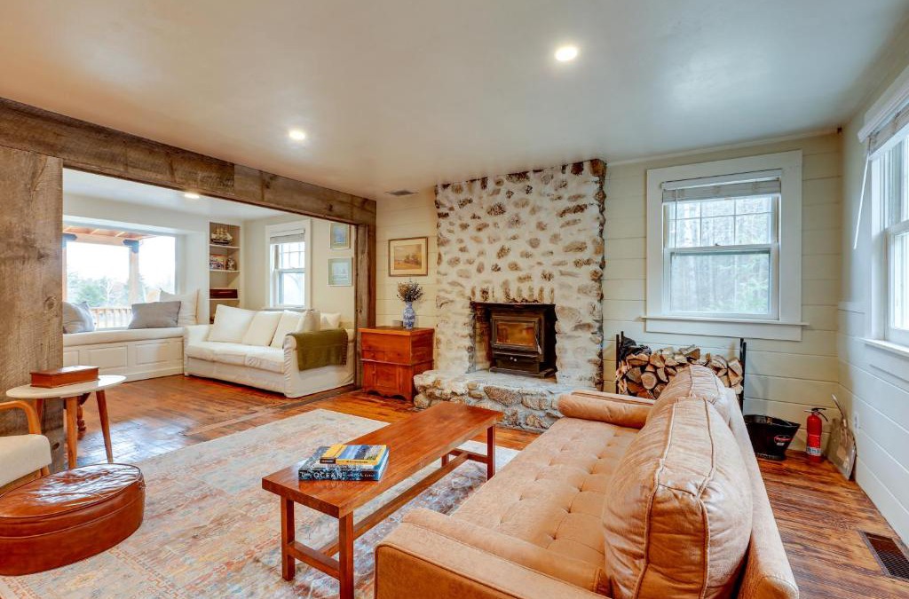 Elkins House | Expansive Wilmot Escape with Deck Near Skiing!