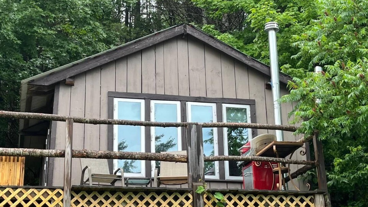 St. Johnsbury Cabin | Expedition Everest Cabin At Basecamp