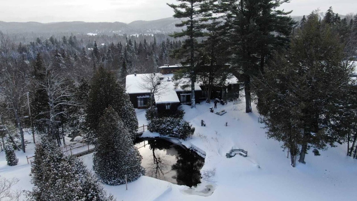 St-Adolphe-d'Howard Ski Chalet | Experience Cozy Lakeside Living at The Grand Miramont! 🌲🏞️
