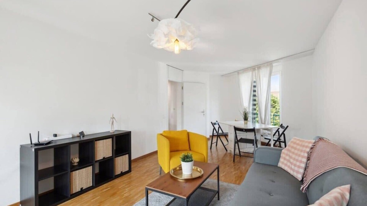 Hottingen Apartment | Experience 1-BR Urban Chic in Zurich