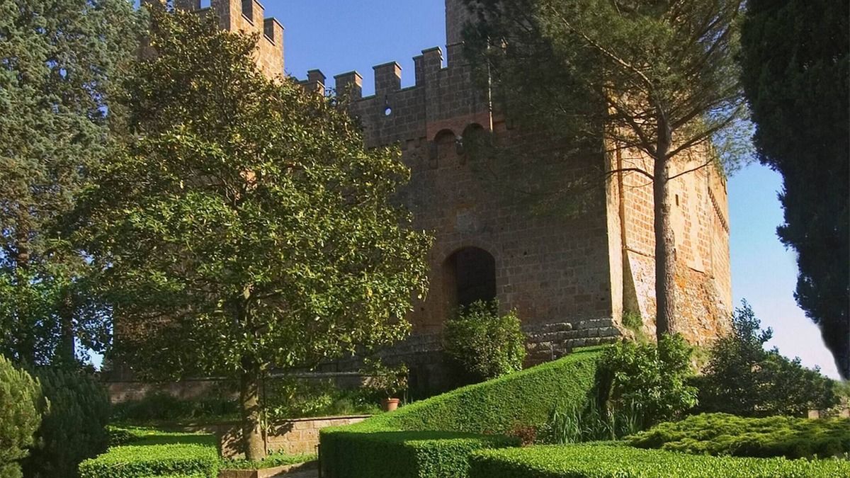 Proceno Apartment | Experience a breathtaking vacation in a castle, restaurant, stunning views