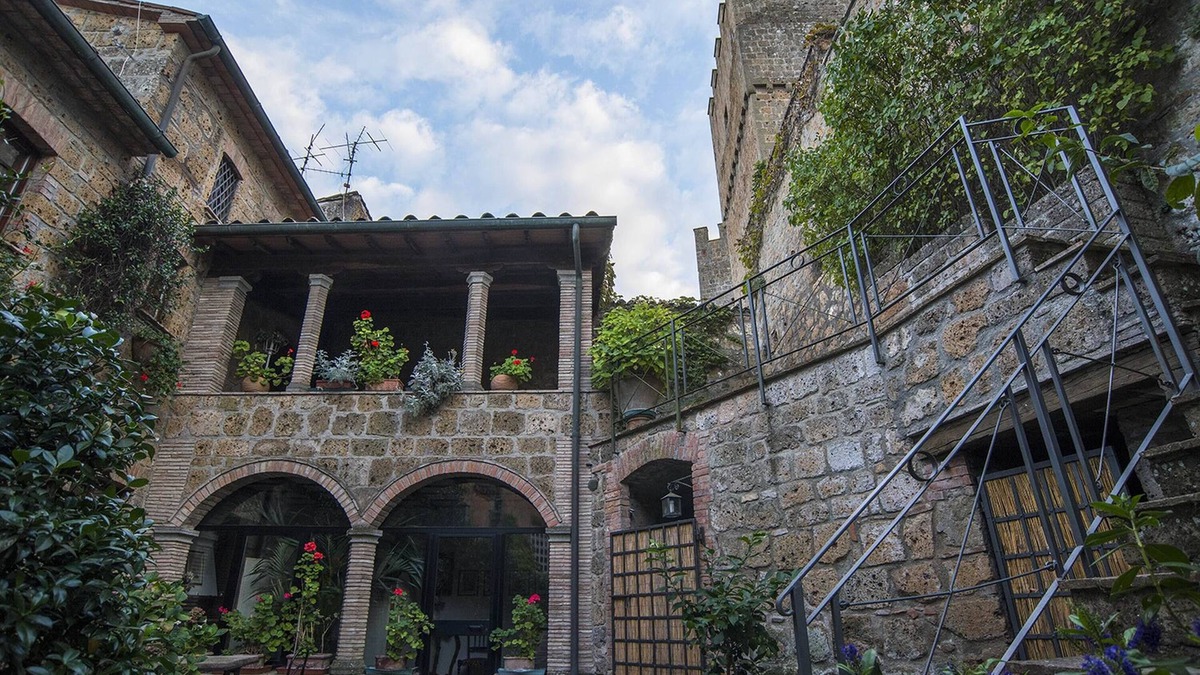 Proceno Apartment | Experience a breathtaking vacation in a castle, restaurant, stunning views