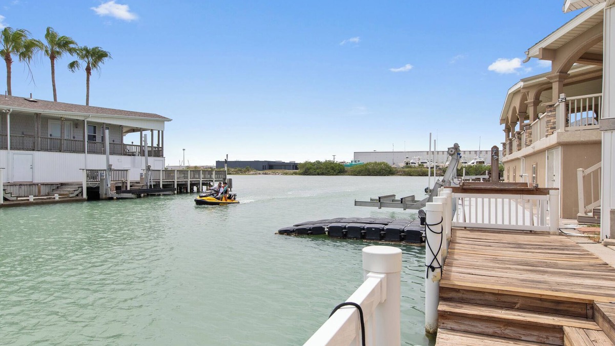 Port Isabel Cottage | Experience a charming 2-bedroom waterfront home
