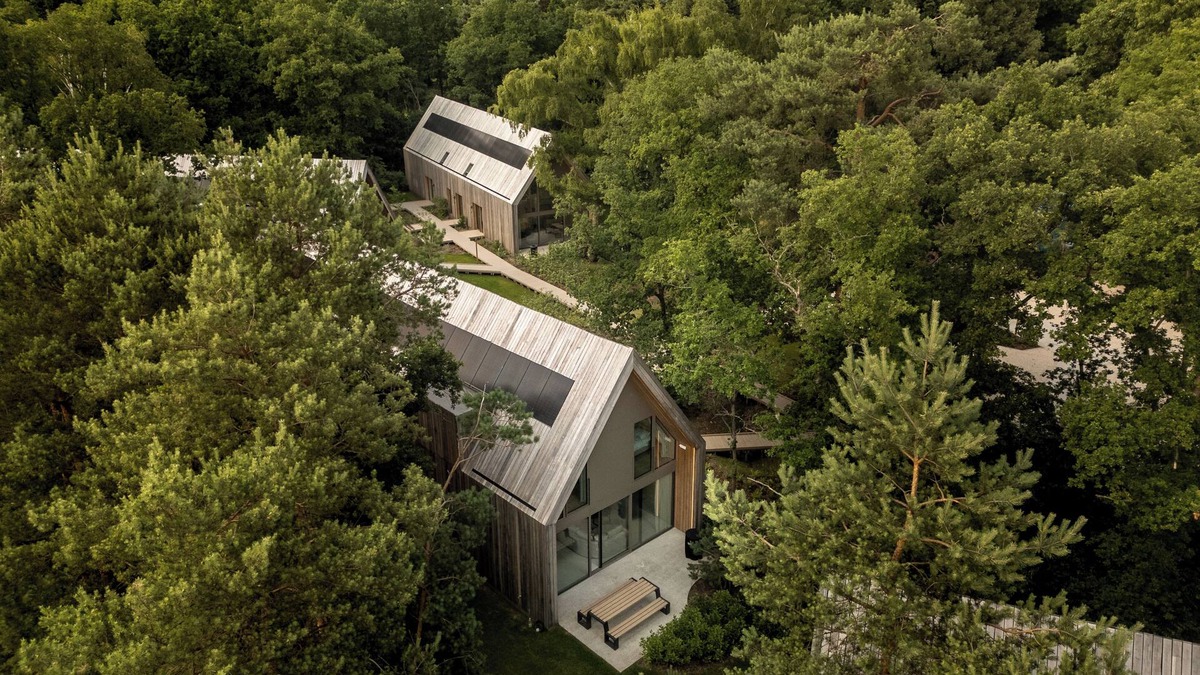 Zolder House | Experience a luxurious getaway at the Group Lodge, accommodating 10 people with accessible facilities and a tranquil setting in Limburg, Belgium.